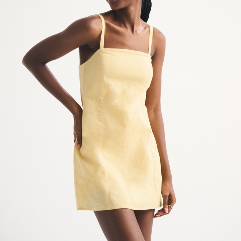 Abercrombie Bra-Free Everyday Skort in Sunny Yellow